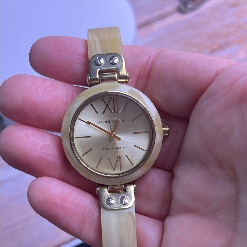 Anne Klein Midsized 34mm Women's Gold Acrylic Horn Bracelet Watch *New Battery*